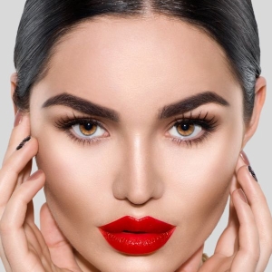 CELEBRITY MAKE-UP